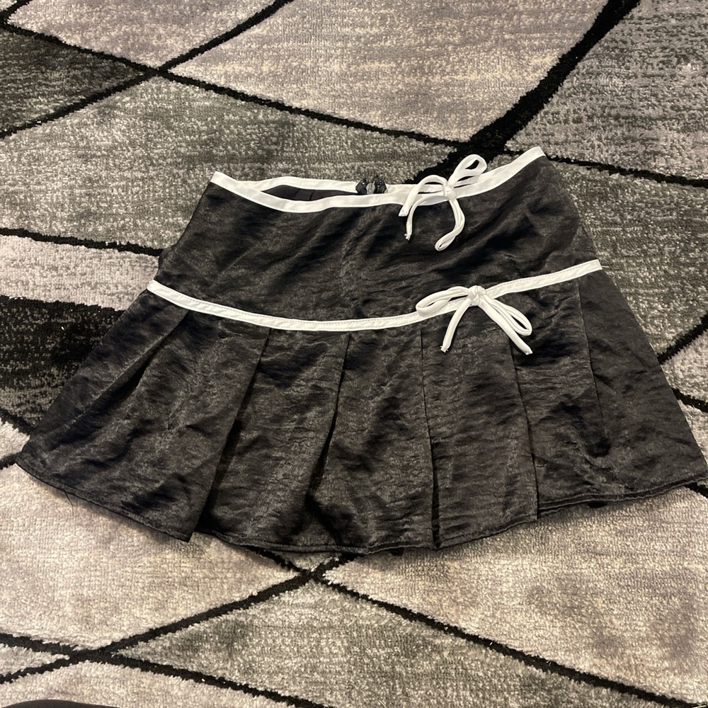 Forever 21 Black and White Mini Skirt